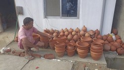 माटोका भाँडा नबिक्दा पेसा सङ्कटमा